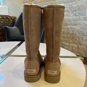 Ugh tall boots size 7